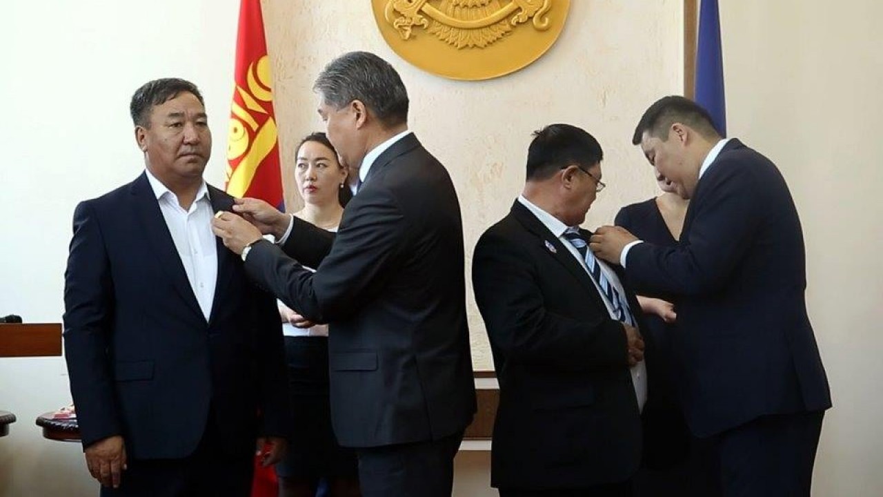 ТӨРИЙН ДЭЭД ОДОН МЕДАЛЬ ГАРДУУЛЛАА