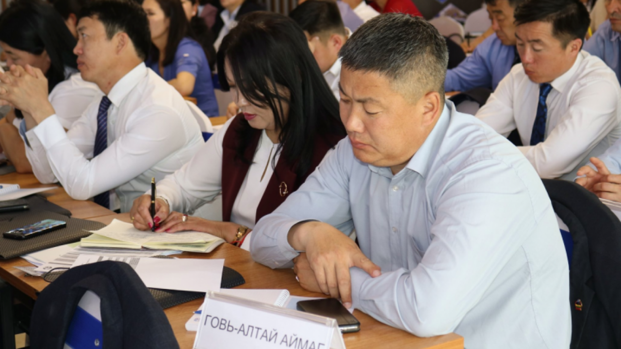 Төв, хангай, баруун бүсийн төрийн албан хаагчид сургалтад хамрагдлаа
