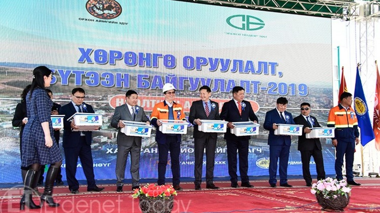 Эрдэнэт үйлдвэр ирээдүйн инженерүүддээ сургалтын төхөөрөмж бэлэглэлээ