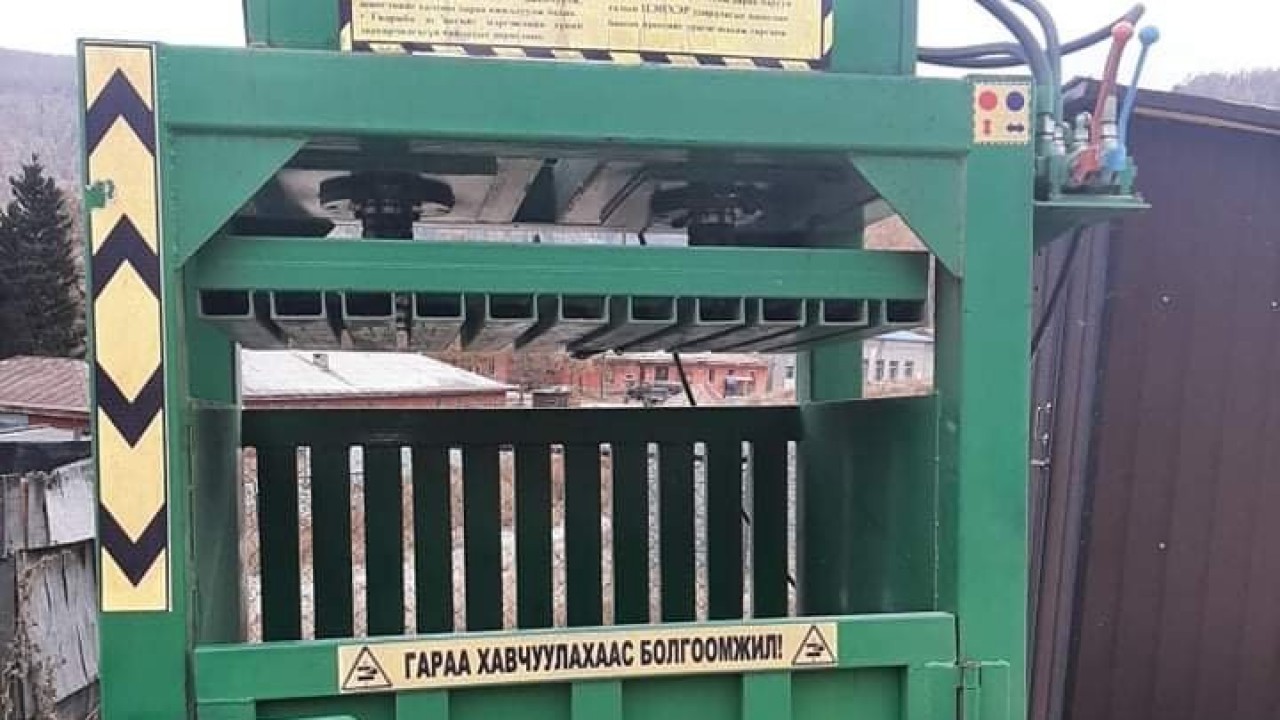 Богдхан уулын хамгаалалтын захиргаанд хог хаягдал пресслэгч, 4 мотоцикл хүлээлгэн өглөө