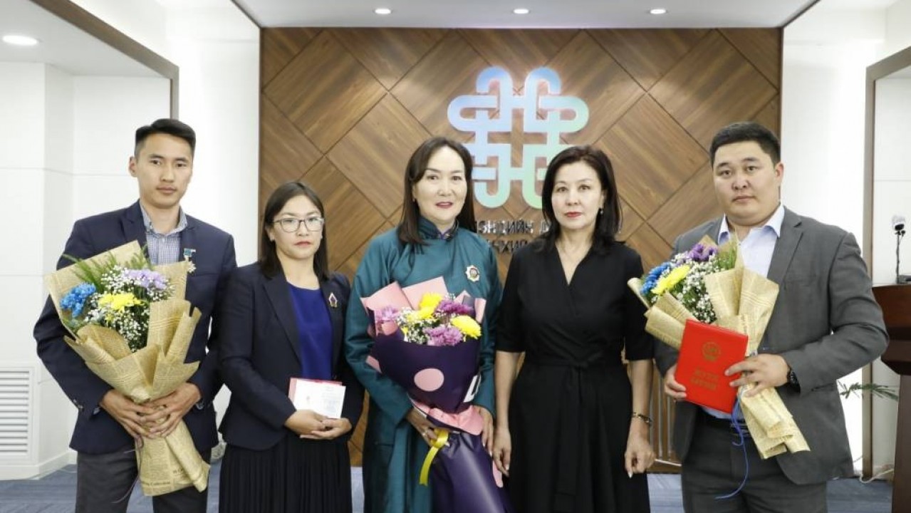 Өнөөдөр “Эрүүл мэндийн салбарын ажилтны өдөр” тохиож байна